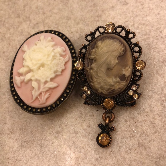 Vintage Jewelry - Vintage style cameo rings!! Sold as a pair! 💖💖